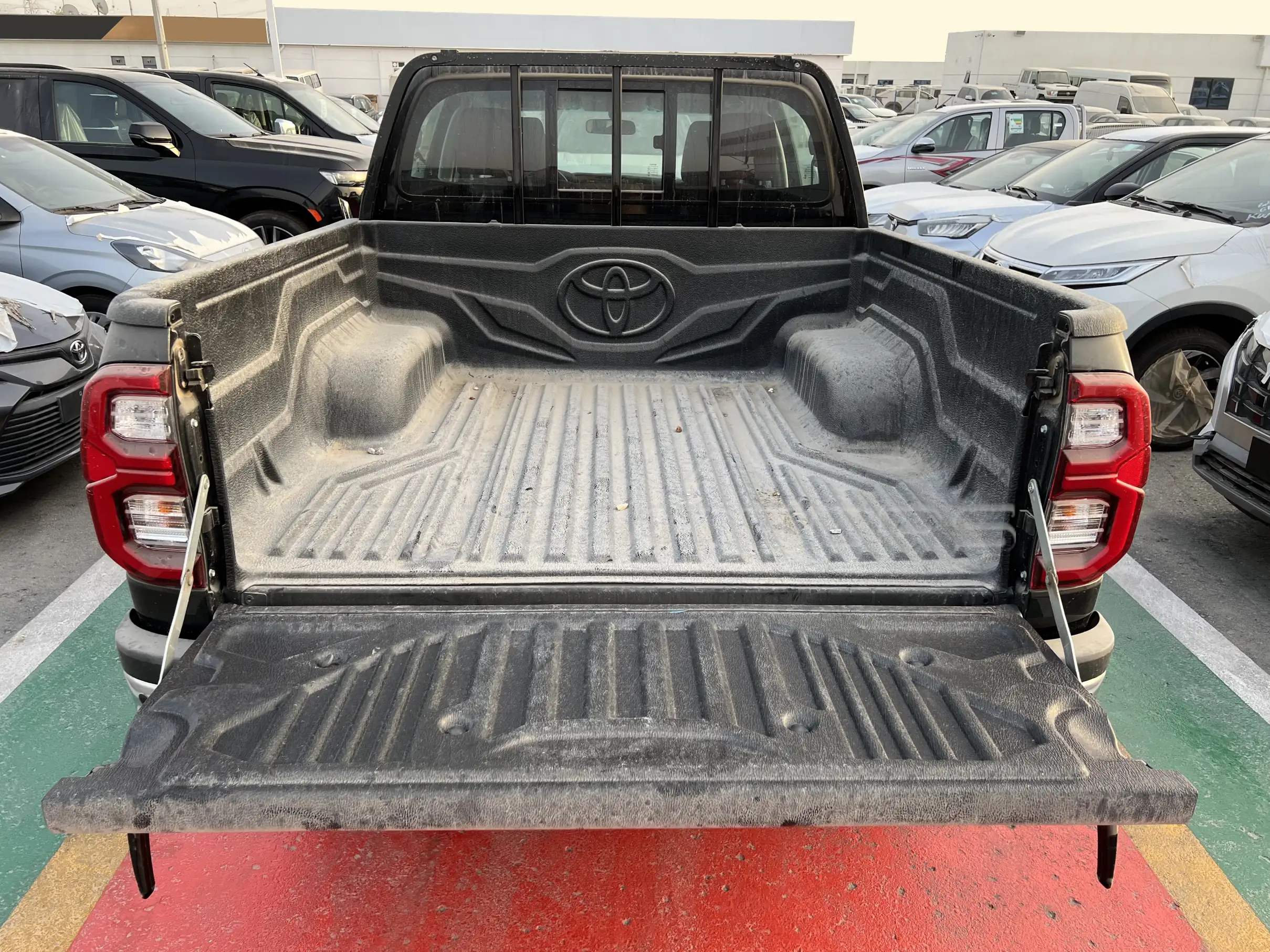 2023 Toyota Hilux 2.8L 4X4 DOUBLE CABIN DIESEL AUTOMATIC SR5