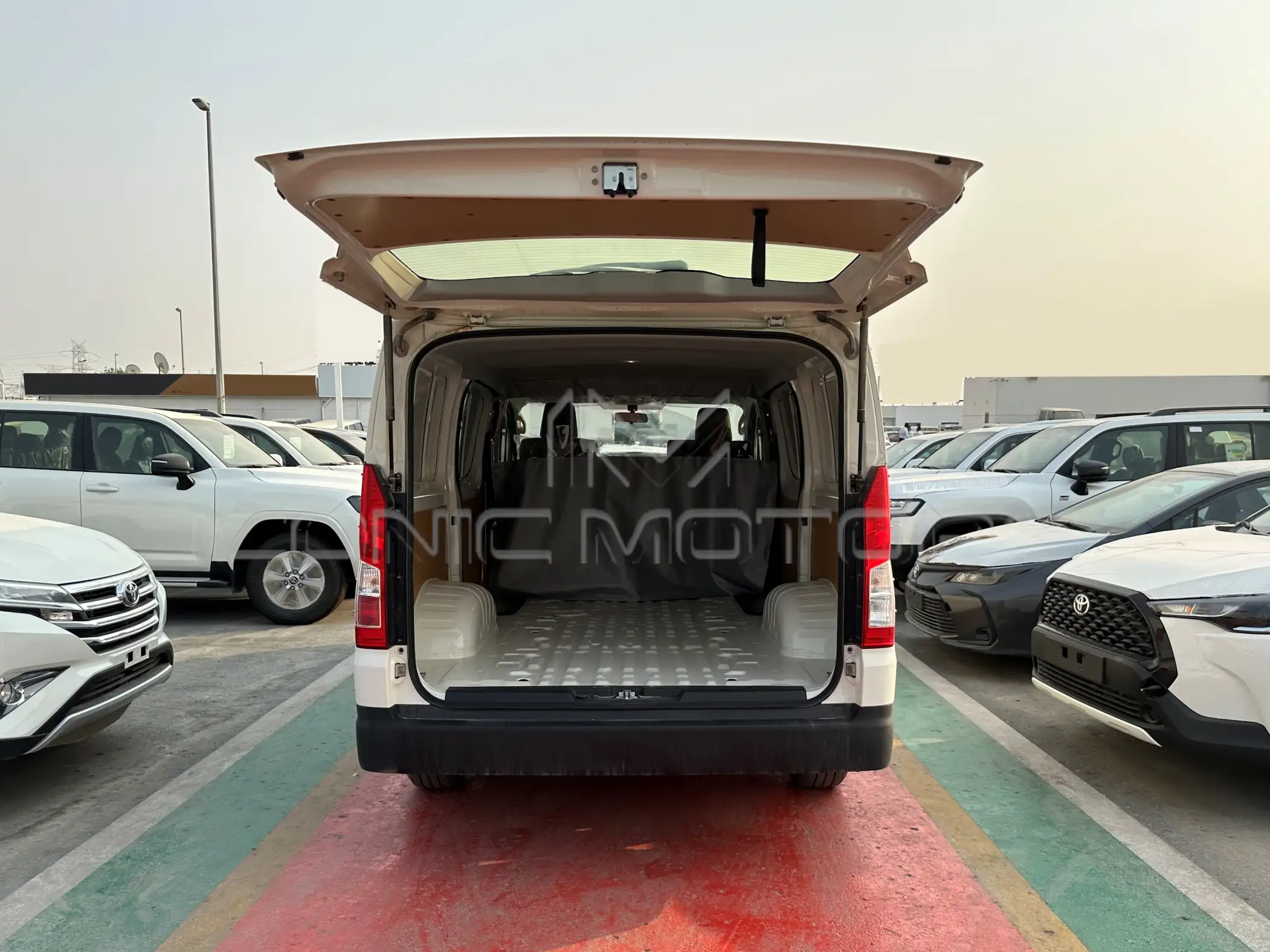 TOYOTA HIACE GL CARGO VAN STD ROOF 3.5L PETROL M/T TH554