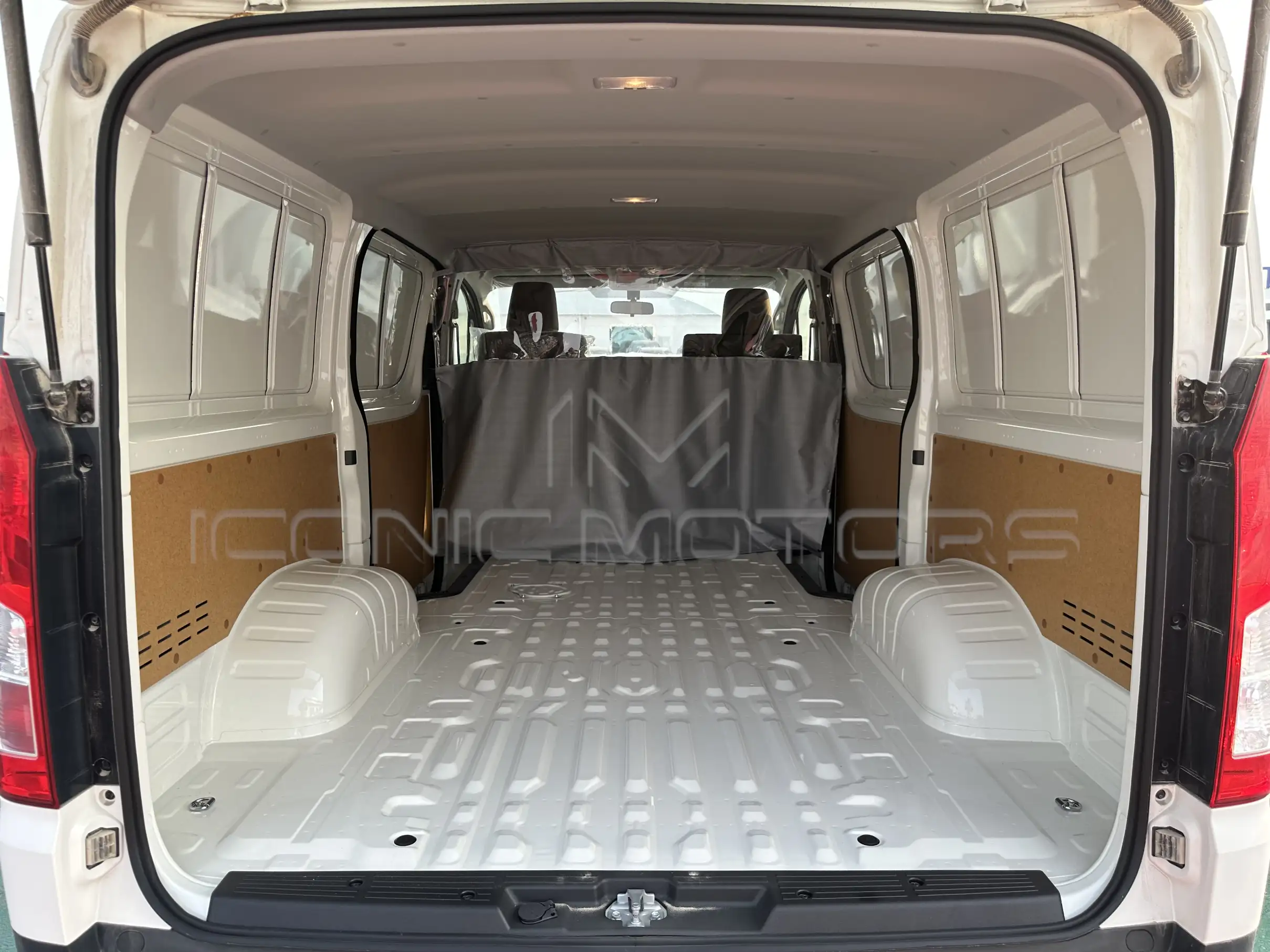 TOYOTA HIACE GL CARGO VAN STD ROOF 3.5L PETROL M/T TH554