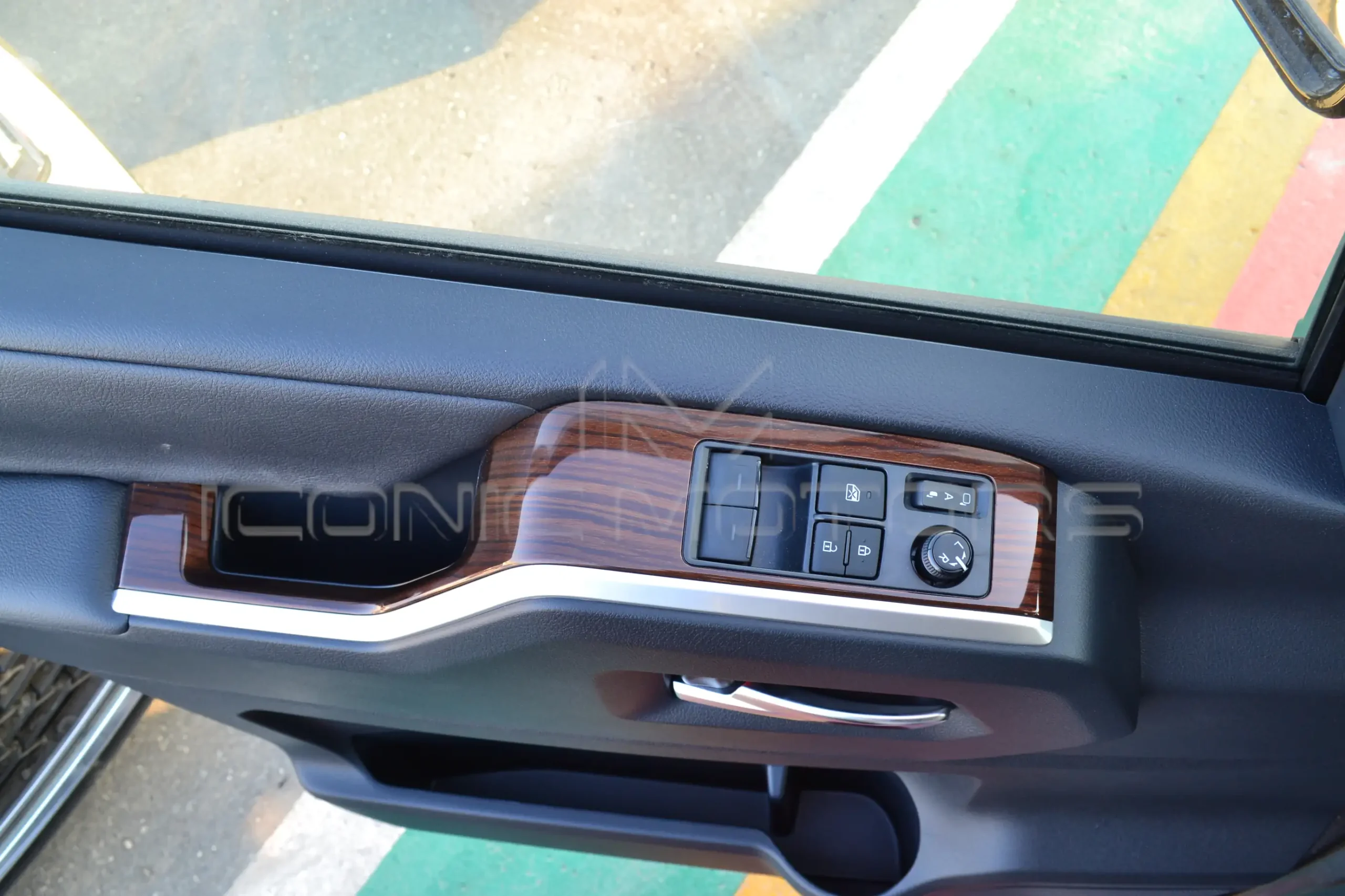 2024 TOYOTA GRANVIA 3.5L PREMIUM TG3081