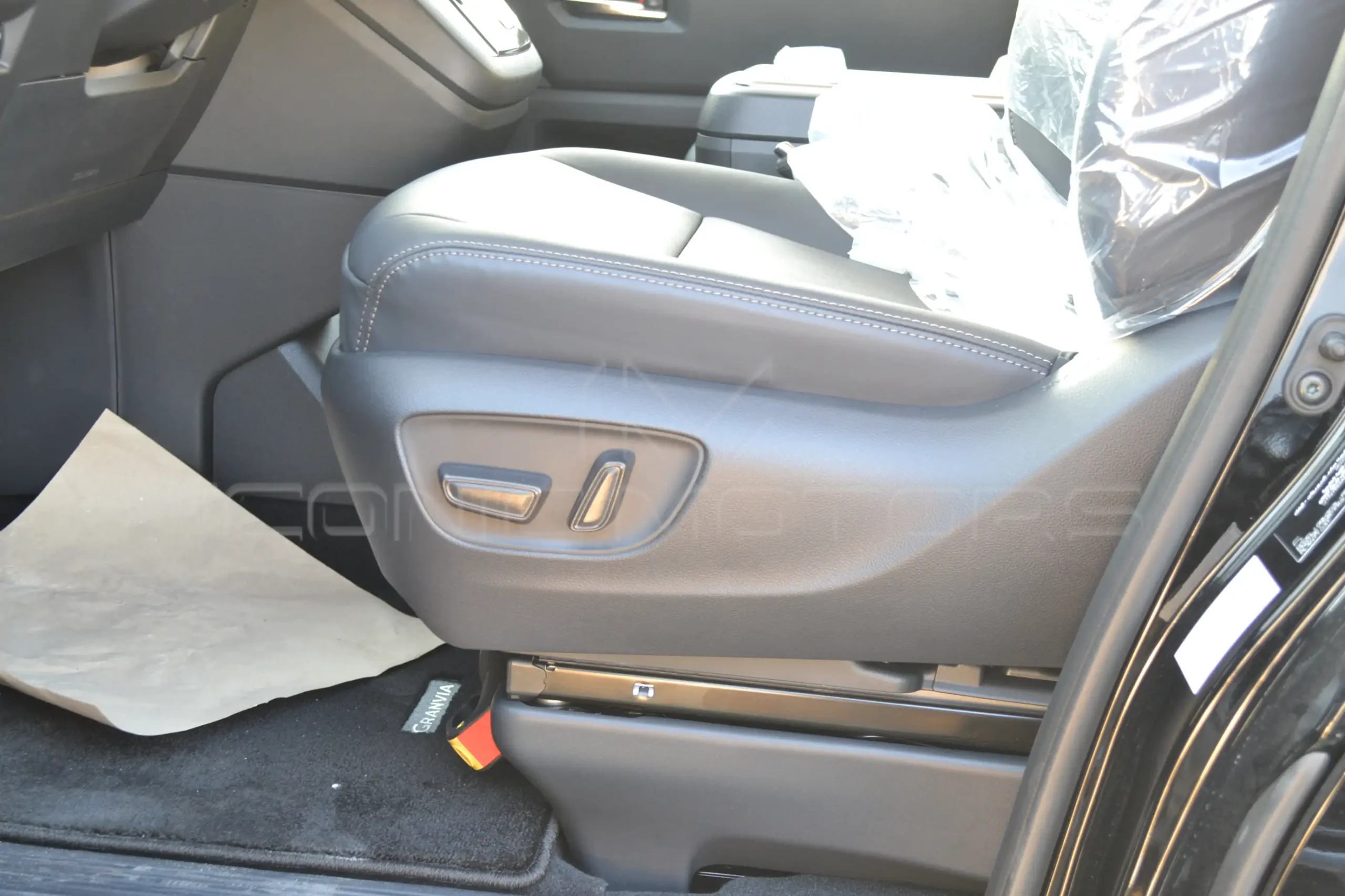 2024 TOYOTA GRANVIA 3.5L PREMIUM TG3081