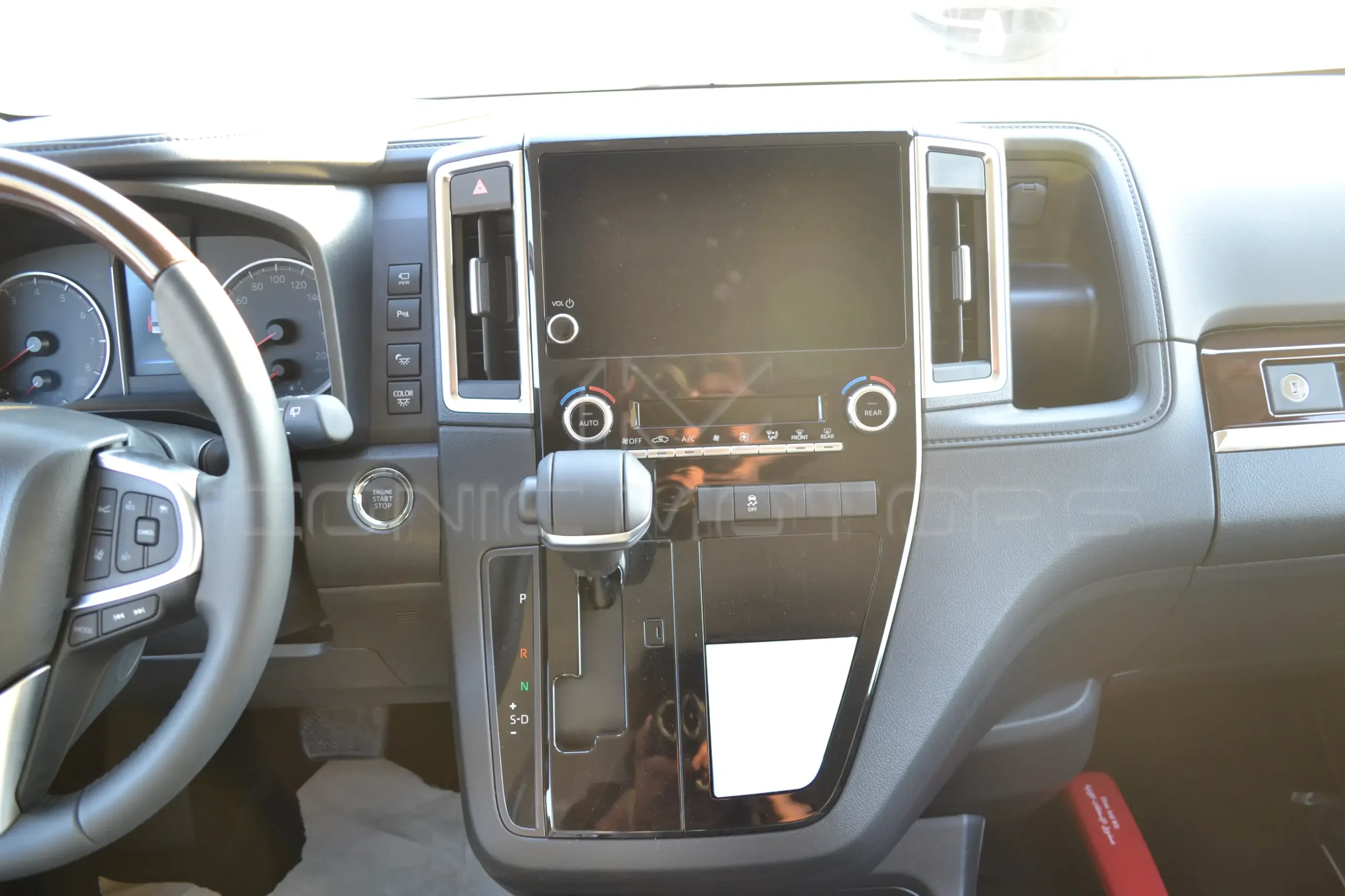 2024 TOYOTA GRANVIA 3.5L PREMIUM TG3081