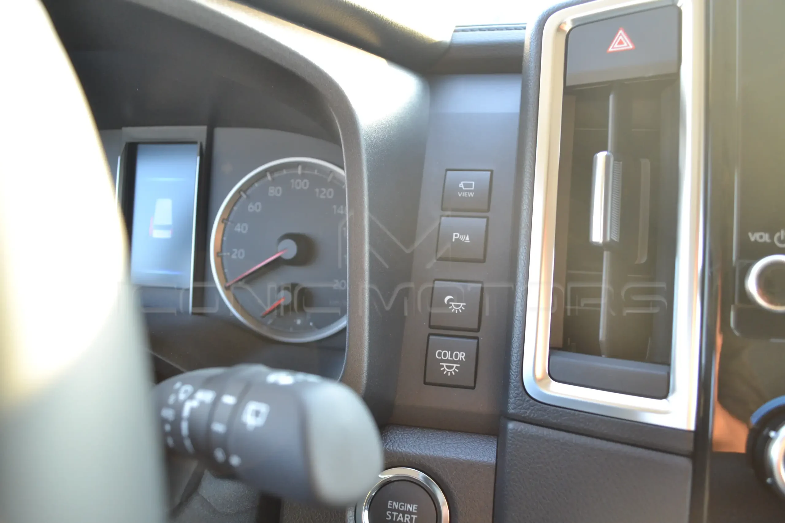 2024 TOYOTA GRANVIA 3.5L PREMIUM TG3081