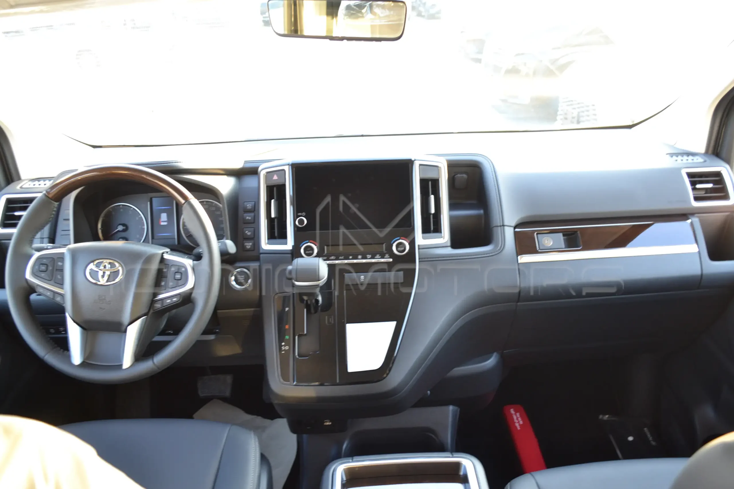 2024 TOYOTA GRANVIA 3.5L PREMIUM TG3081
