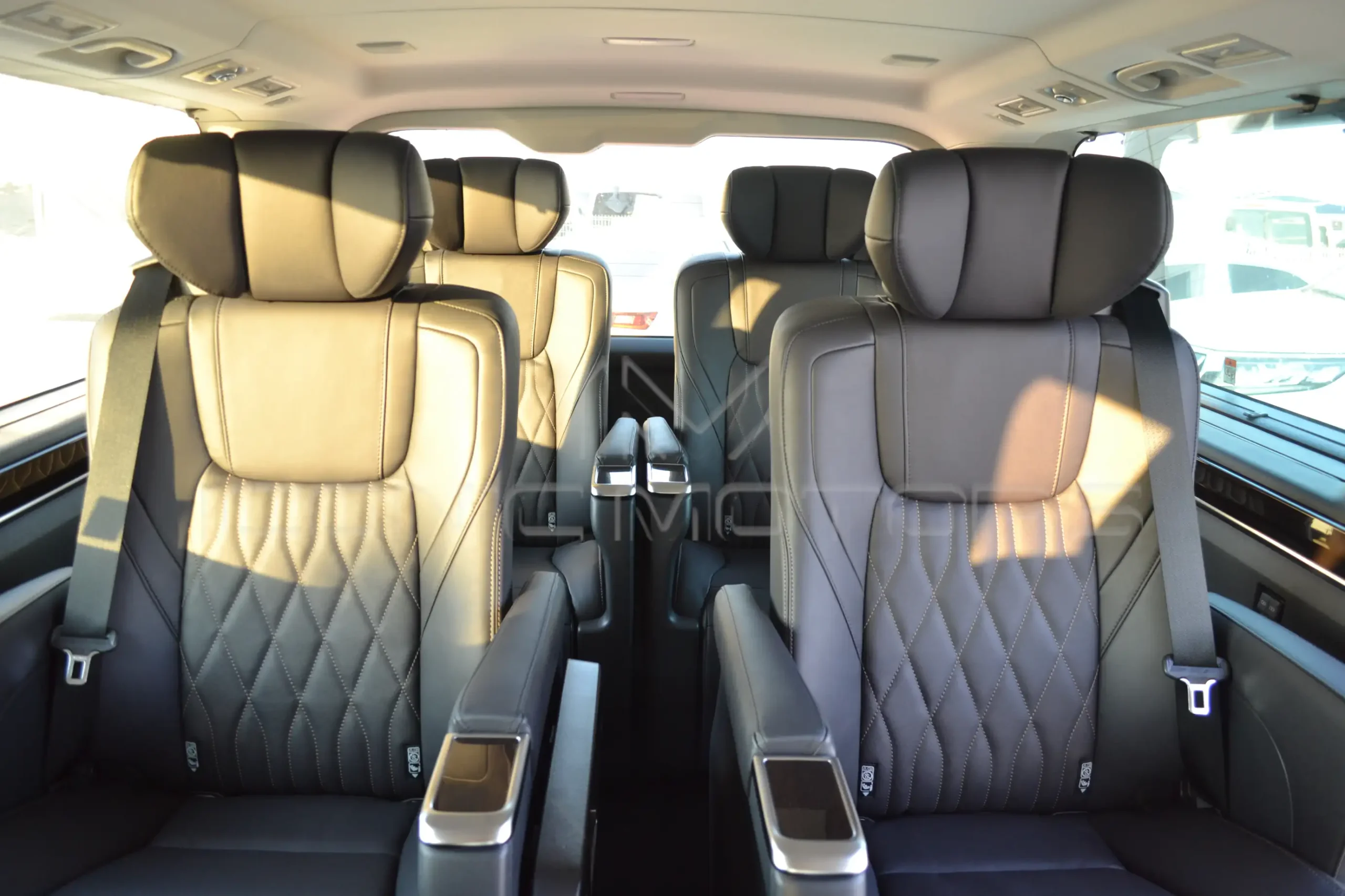 2024 TOYOTA GRANVIA 3.5L PREMIUM TG3081