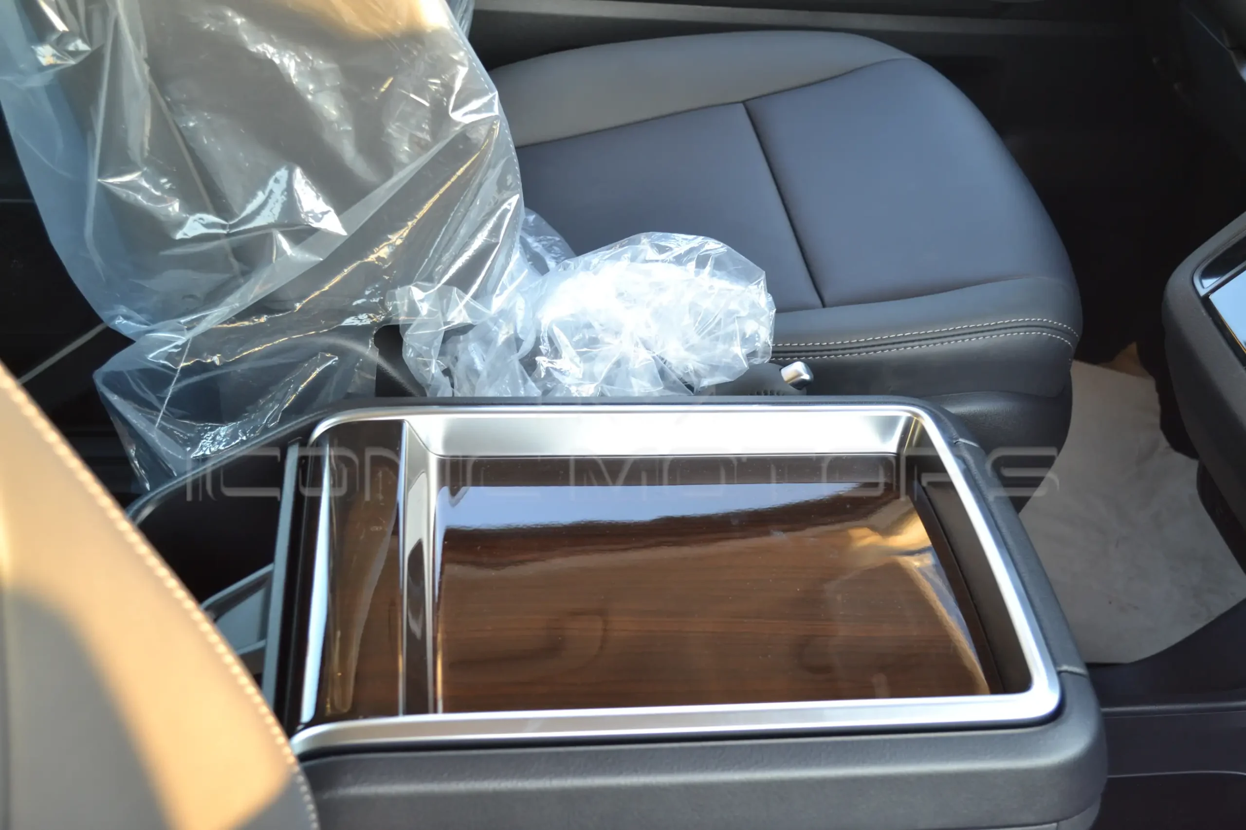 2024 TOYOTA GRANVIA 3.5L PREMIUM TG3081