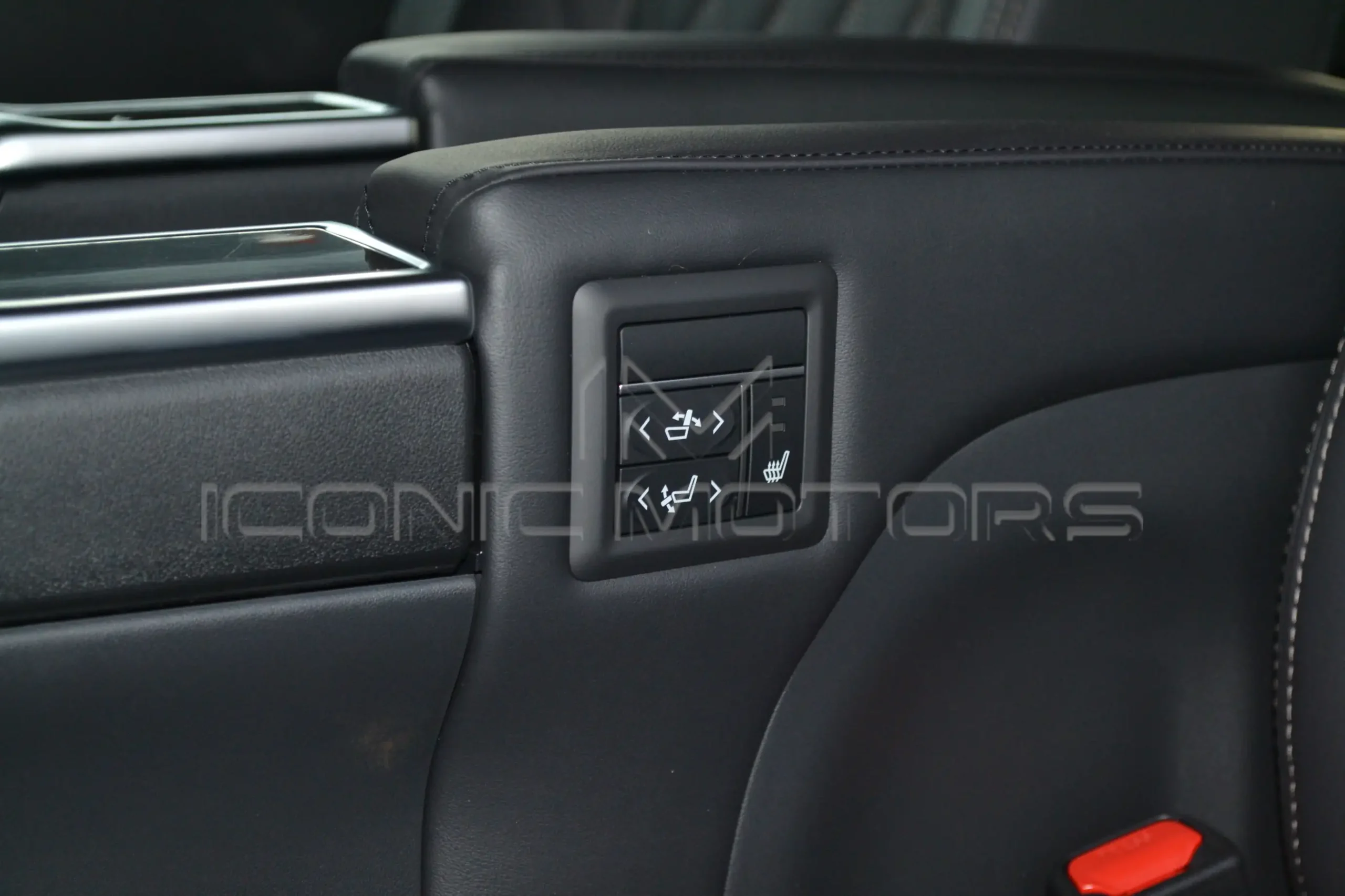 2024 TOYOTA GRANVIA 3.5L PREMIUM TG3081