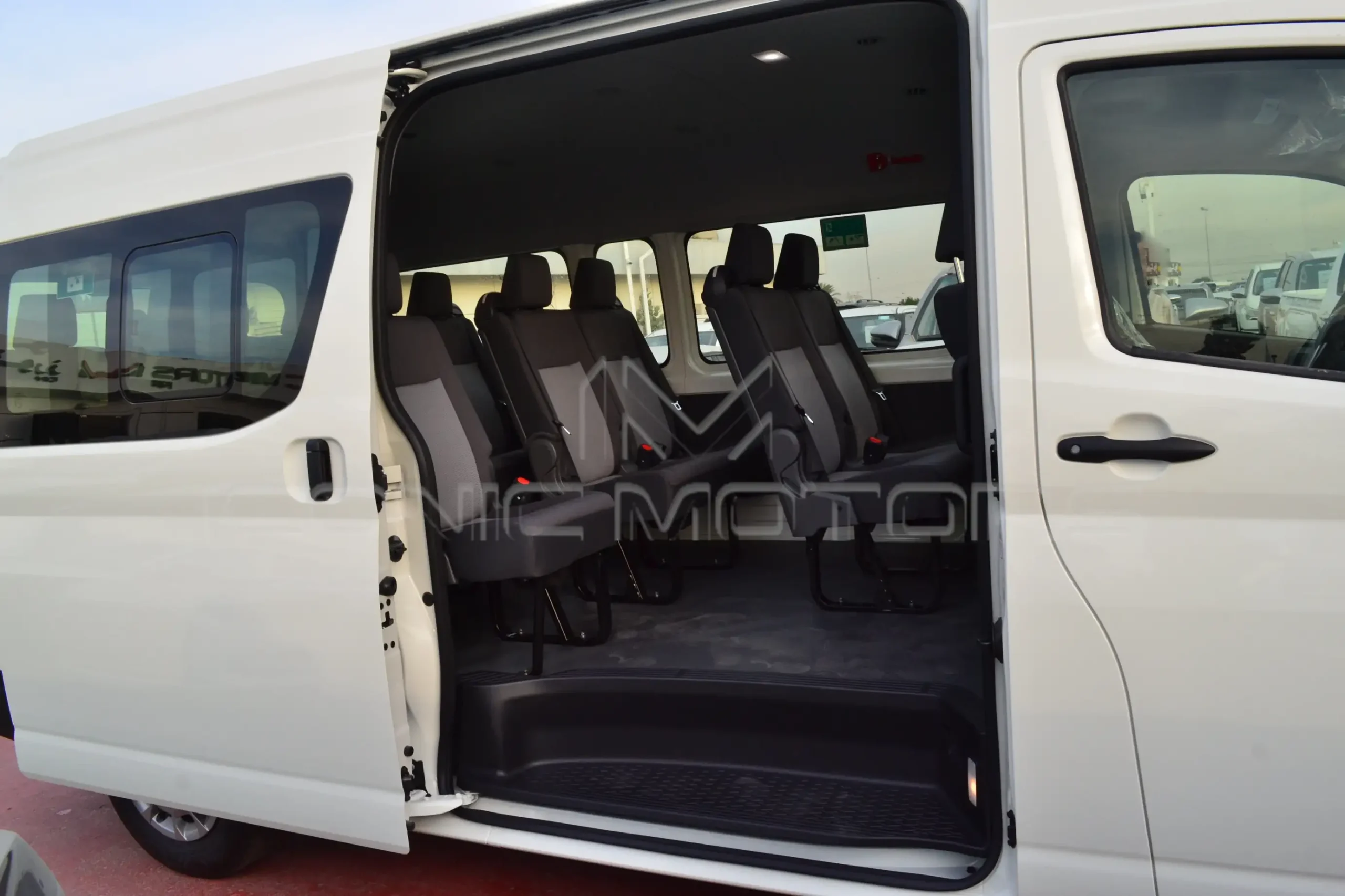 2024 TOYOTA HIACE COMMUTER GL 3.5L PETROL M/T 13-STR THC3823