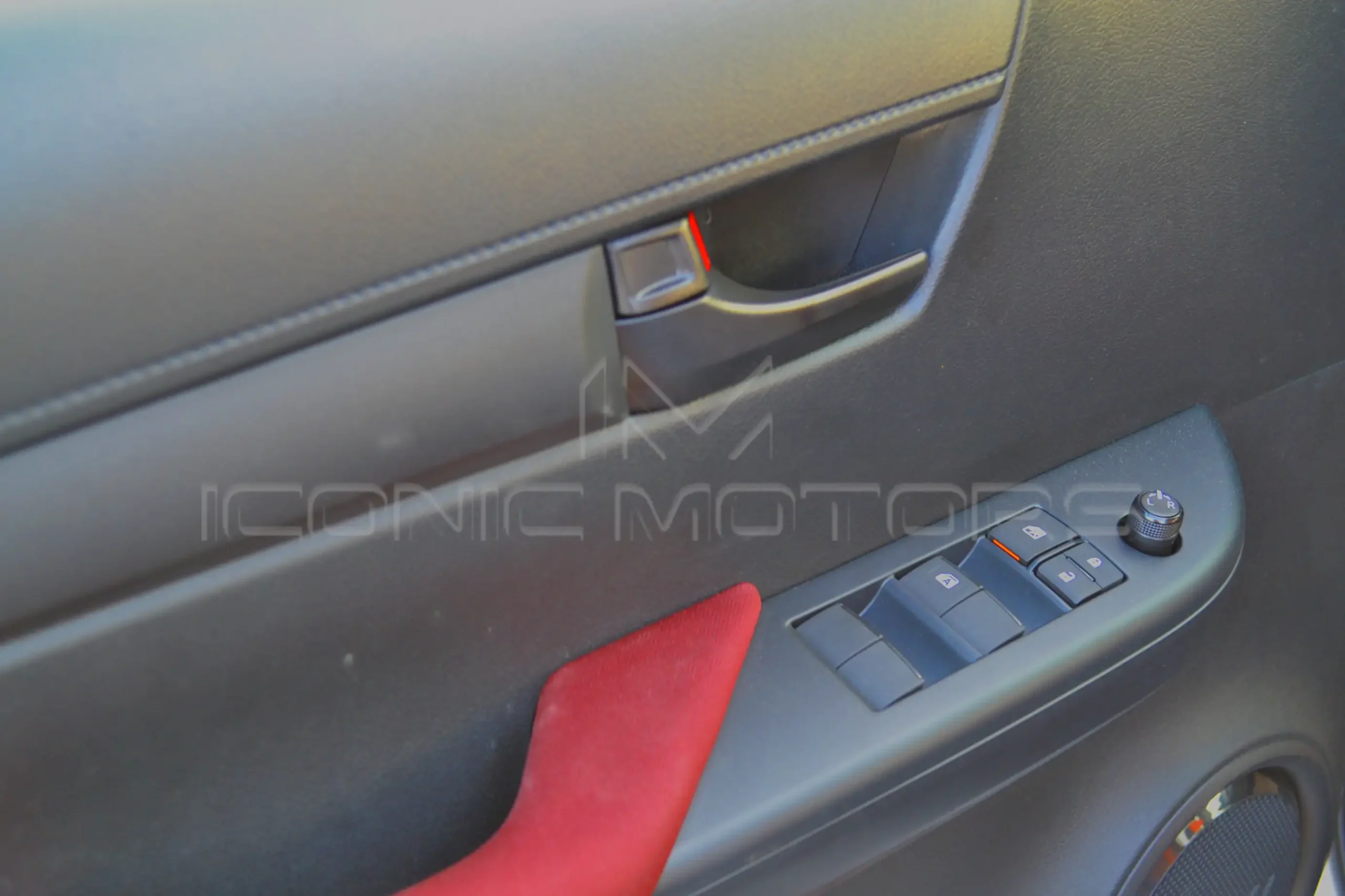 2024 TOYOTA HILUX 2.4L DIESEL A/T 4X4 DLX