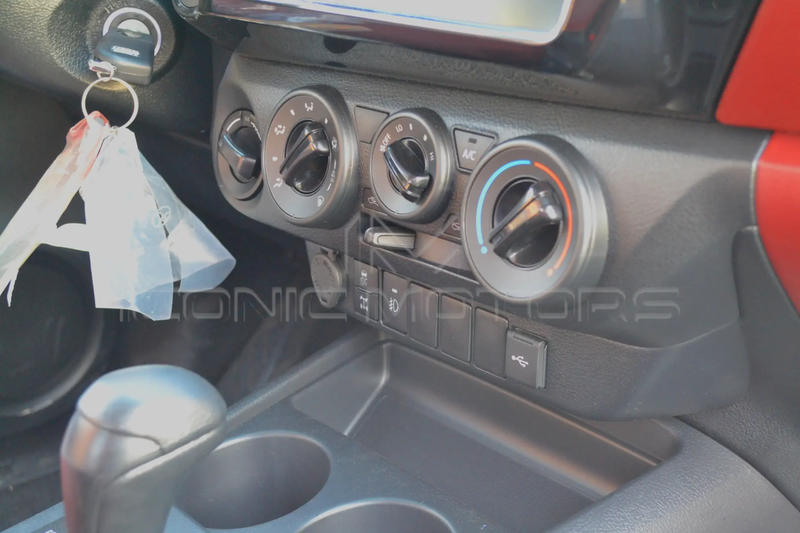 2024 TOYOTA HILUX 2.4L DIESEL A/T 4X4 DLX