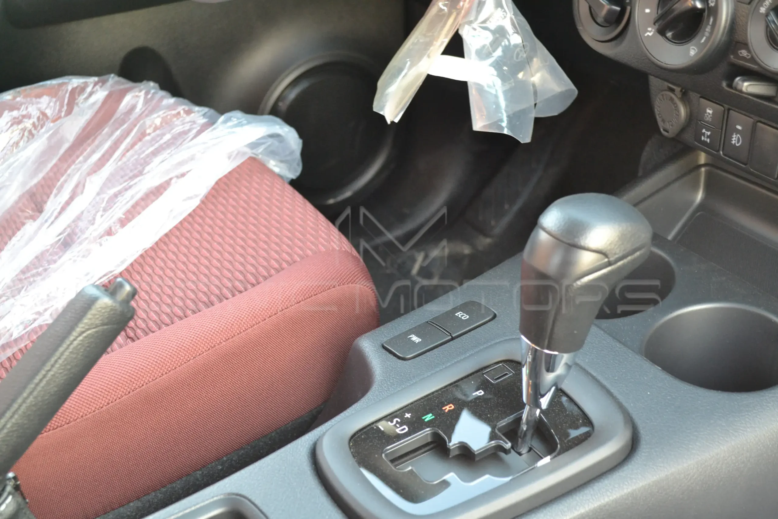 2024 TOYOTA HILUX 2.4L DIESEL A/T 4X4 DLX