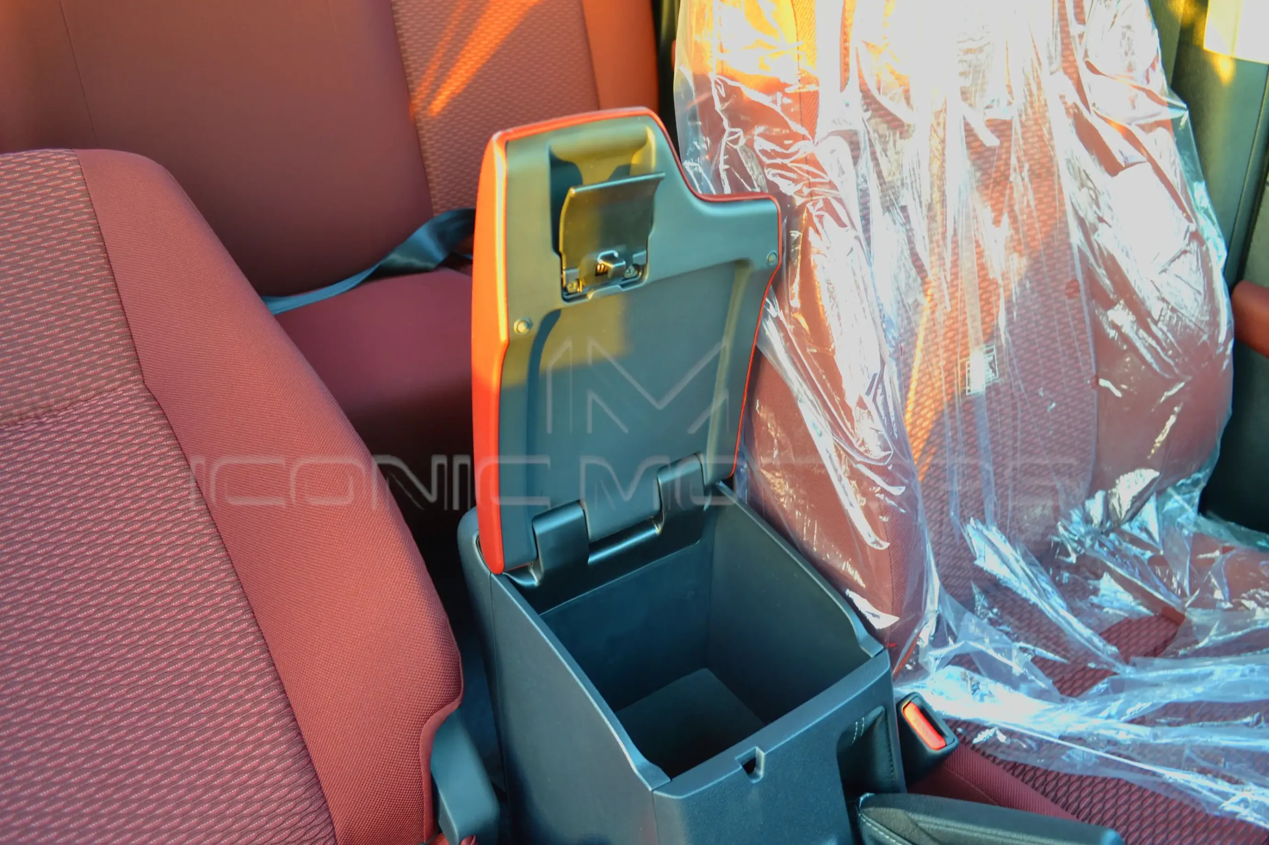 2024 TOYOTA HILUX 2.4L DIESEL A/T 4X4 DLX