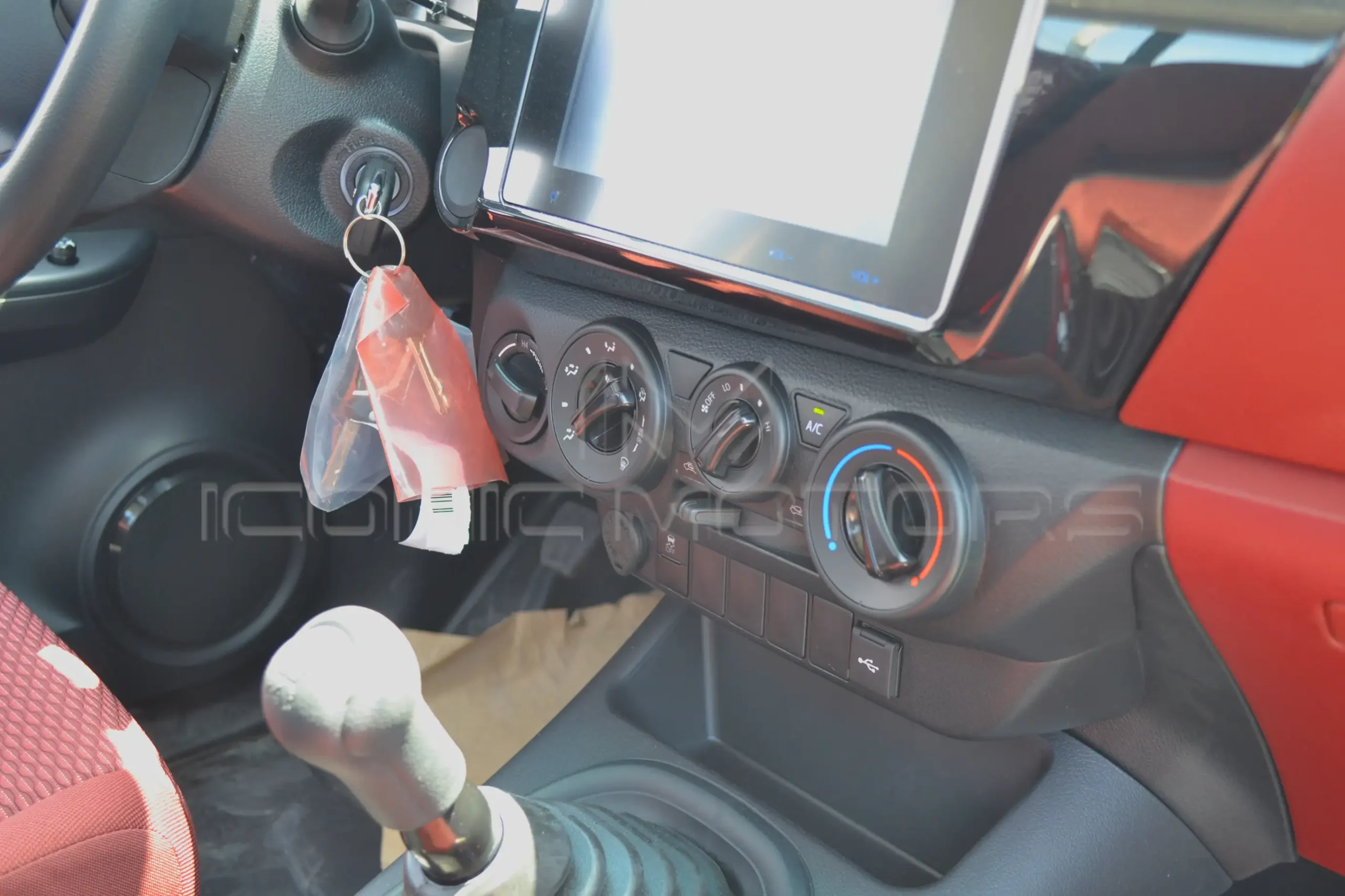 2024 TOYOTA HILUX GLX SINGLE CABIN 2.7L 4X4 M/T