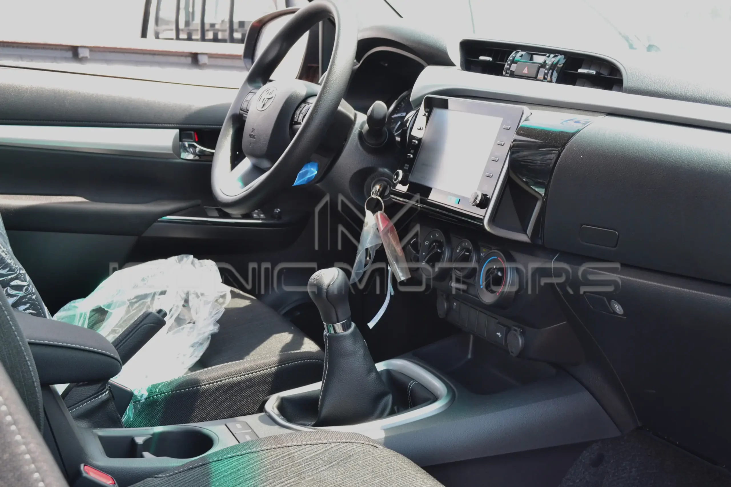 2024 TOYOTA HILUX DOUBLE CABIN 2.7L GLS M/T PETROL 4X4 SR5