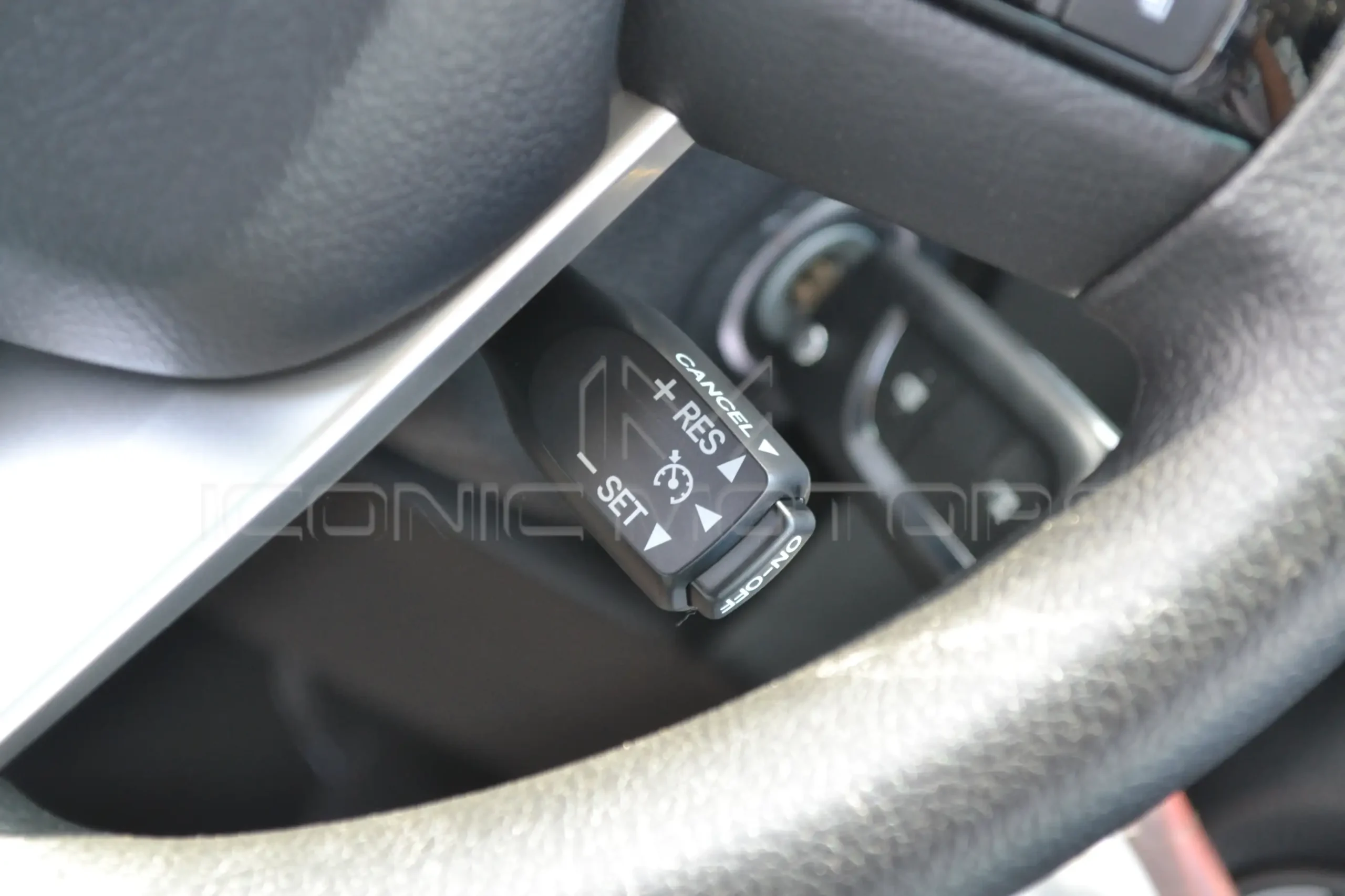 2024 TOYOTA HILUX DOUBLE CABIN 2.7L GLS M/T PETROL 4X4 SR5