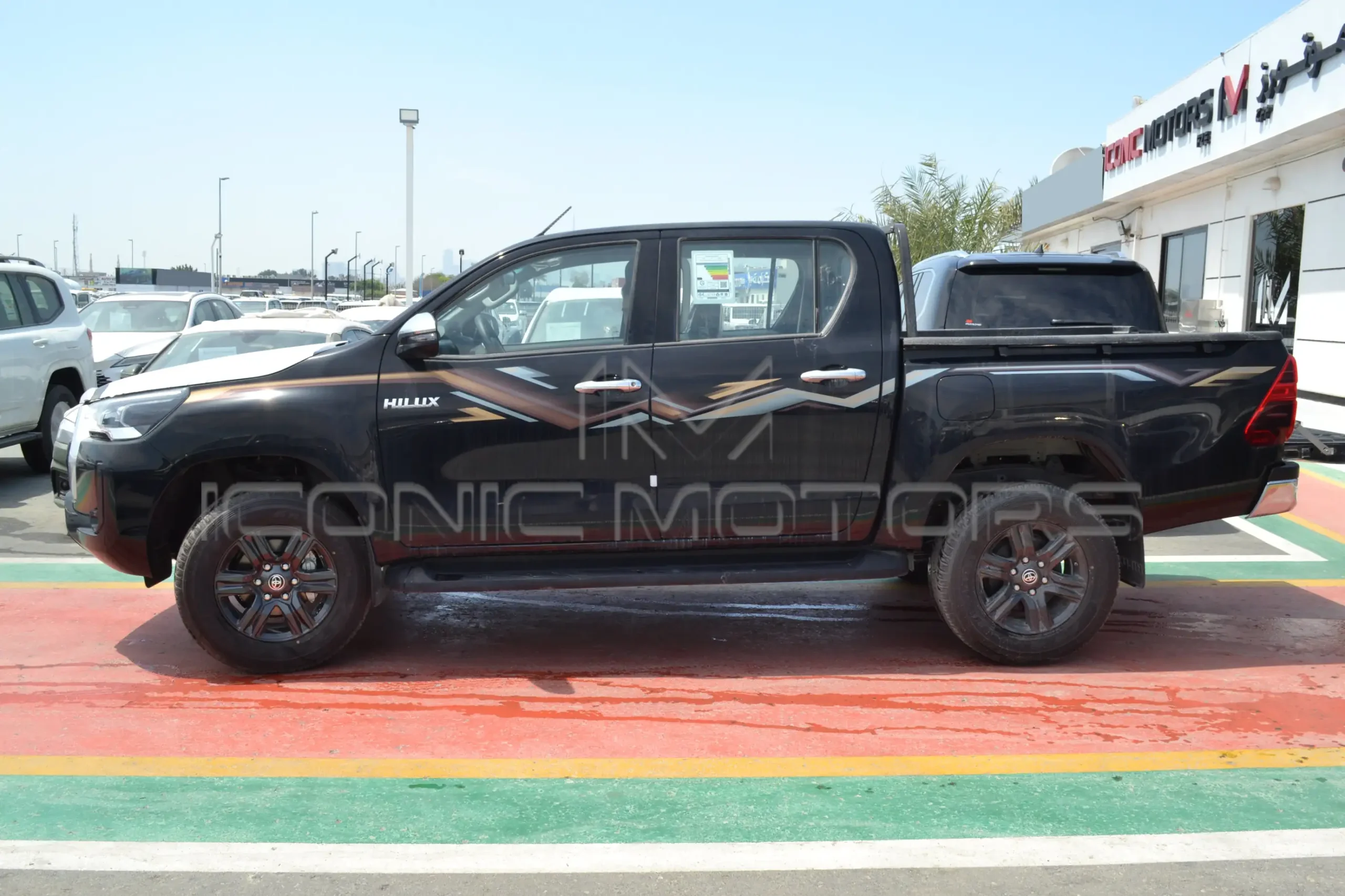 2024 TOYOTA HILUX DOUBLE CABIN 2.7L GLS M/T PETROL 4X4 SR5