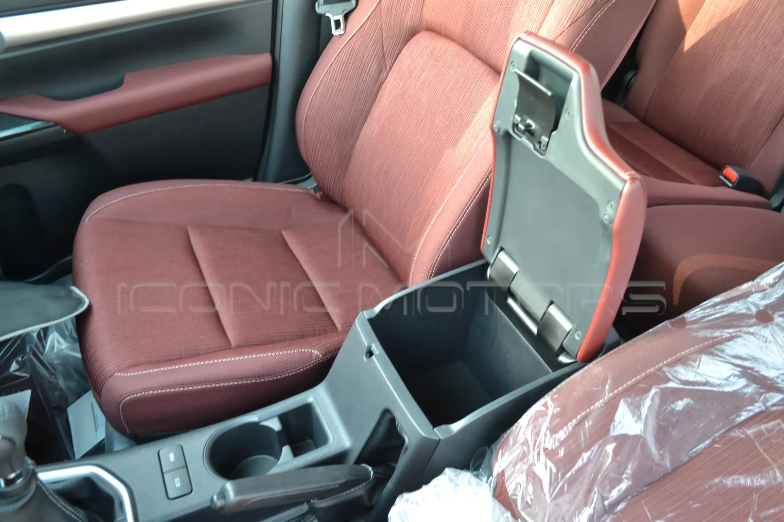 2024 TOYOTA HILUX DC 2.8L M/T 4X4 DIESEL