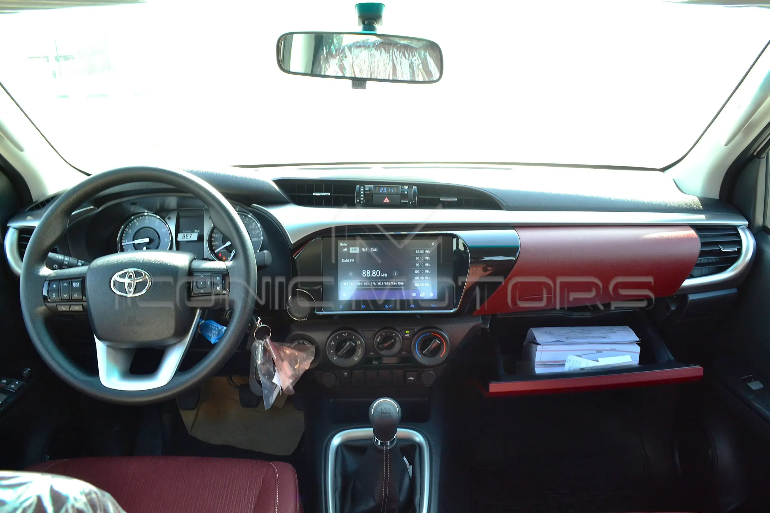 2025 TOYOTA HILUX DC 2.7L GLX M/T 4X4 PETROL