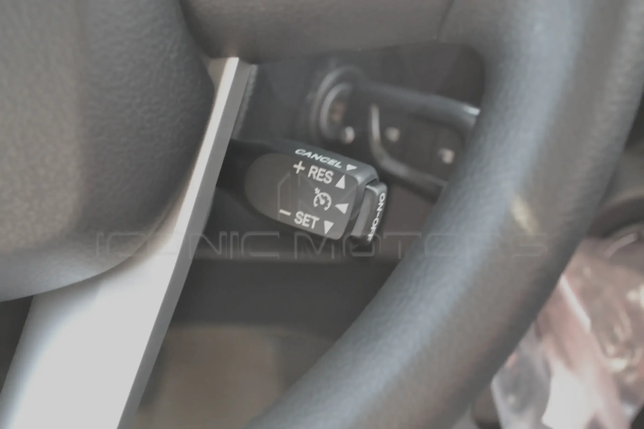 2025 TOYOTA HILUX DC 2.7L GLX M/T 4X4 PETROL