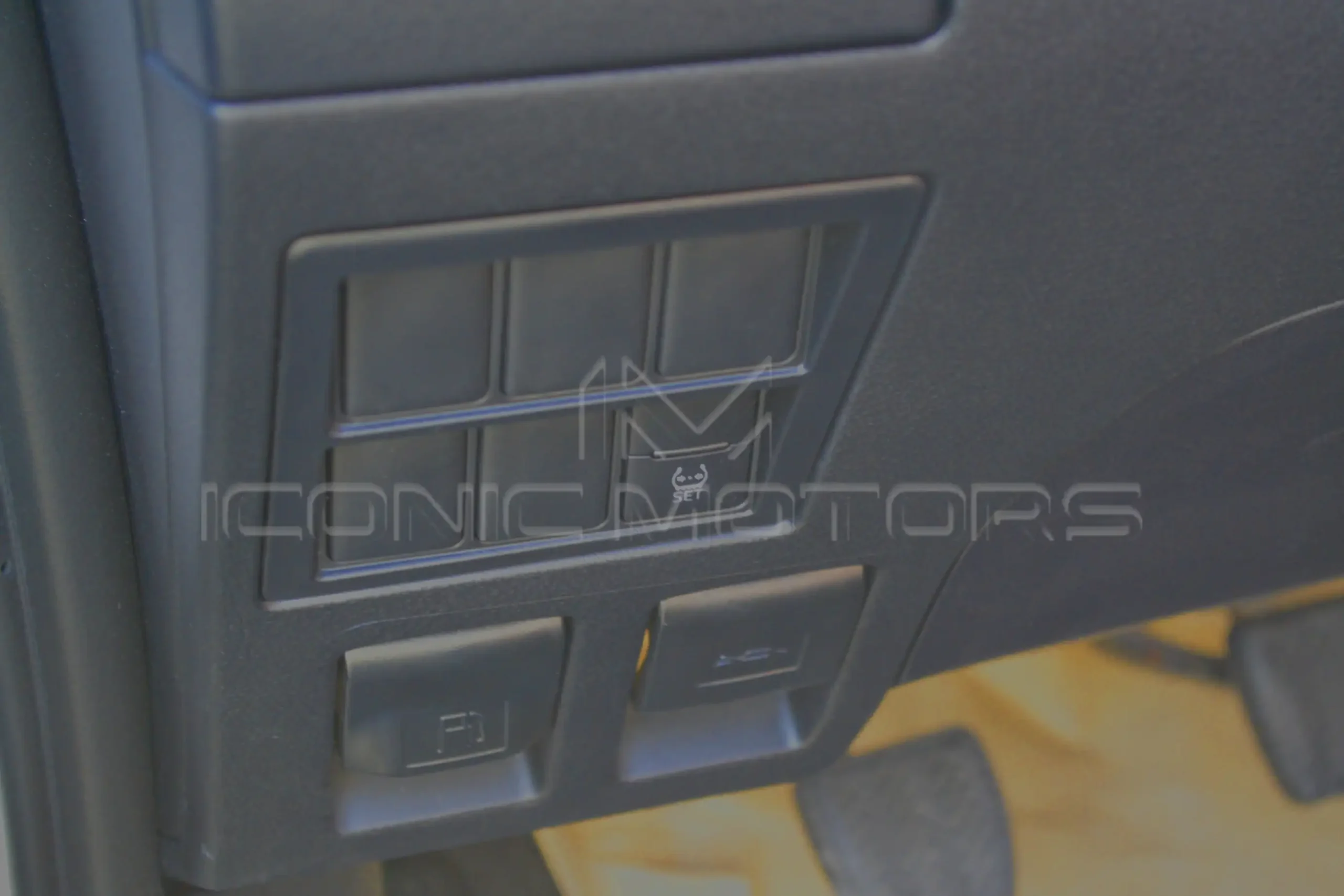 2025 TOYOTA HILUX DC 2.7L GLX M/T 4X4 PETROL