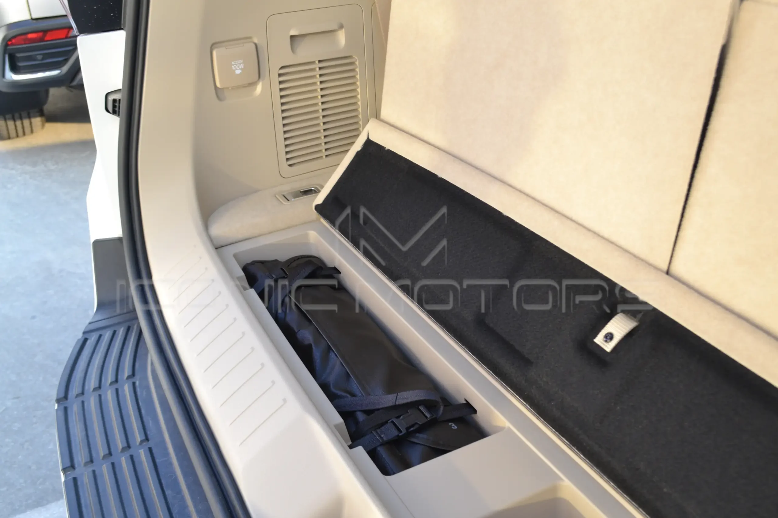 2024 TOYOTA LAND CRUISER 4.0L GXR KLC40GXR