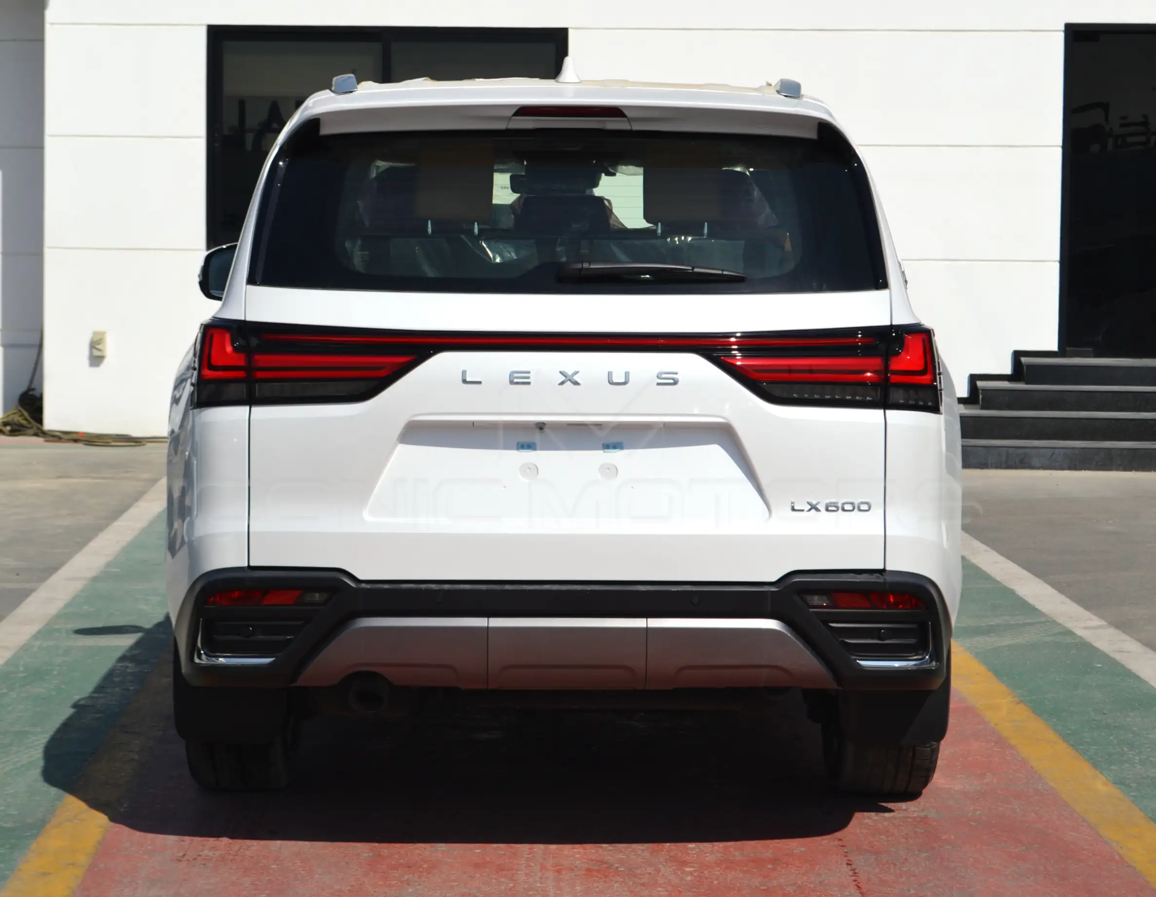 2026 LX600 3.5L  PETROL SIGNATURE 26LX600S