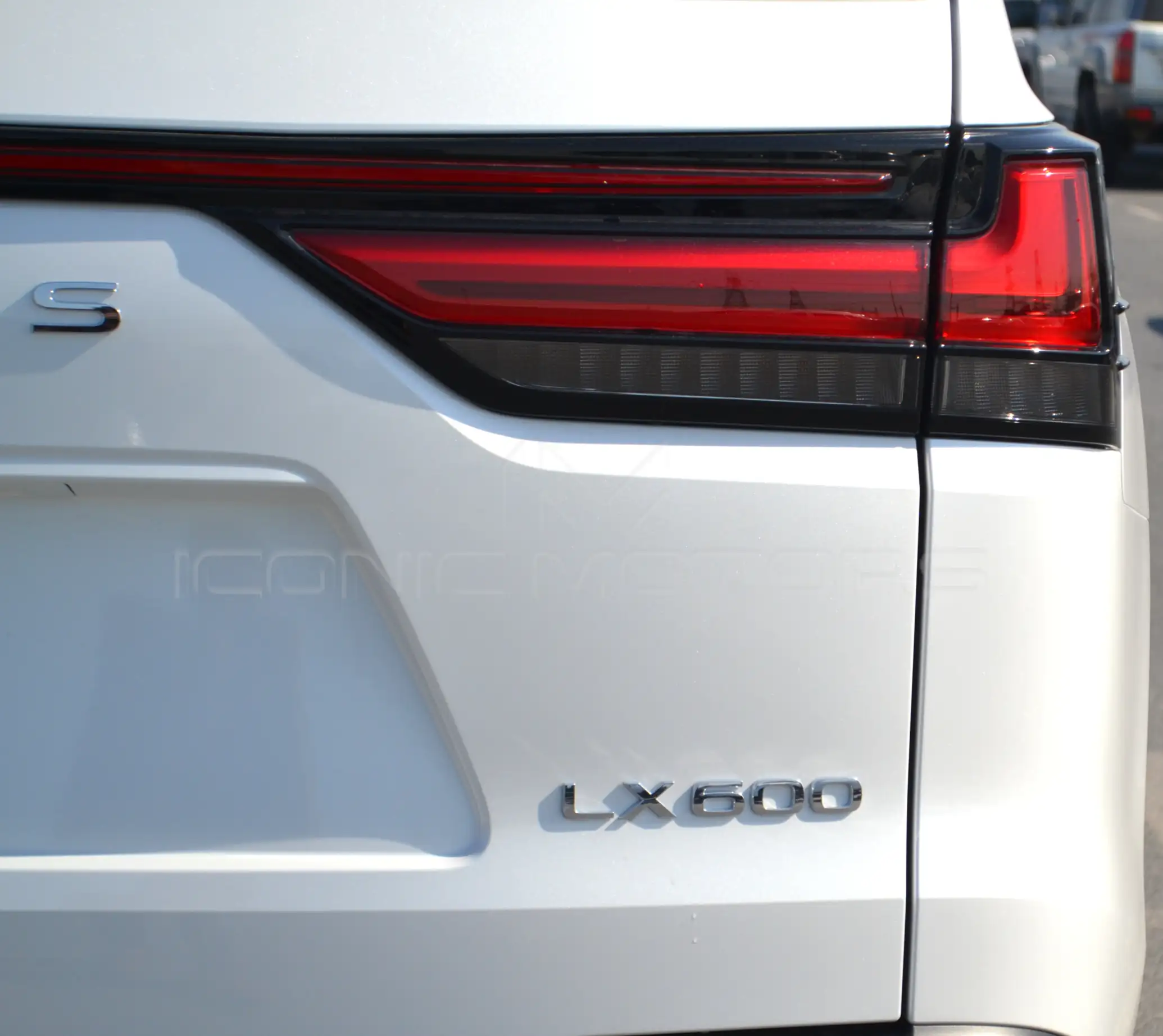 2026 LX600 3.5L  PETROL SIGNATURE 26LX600S