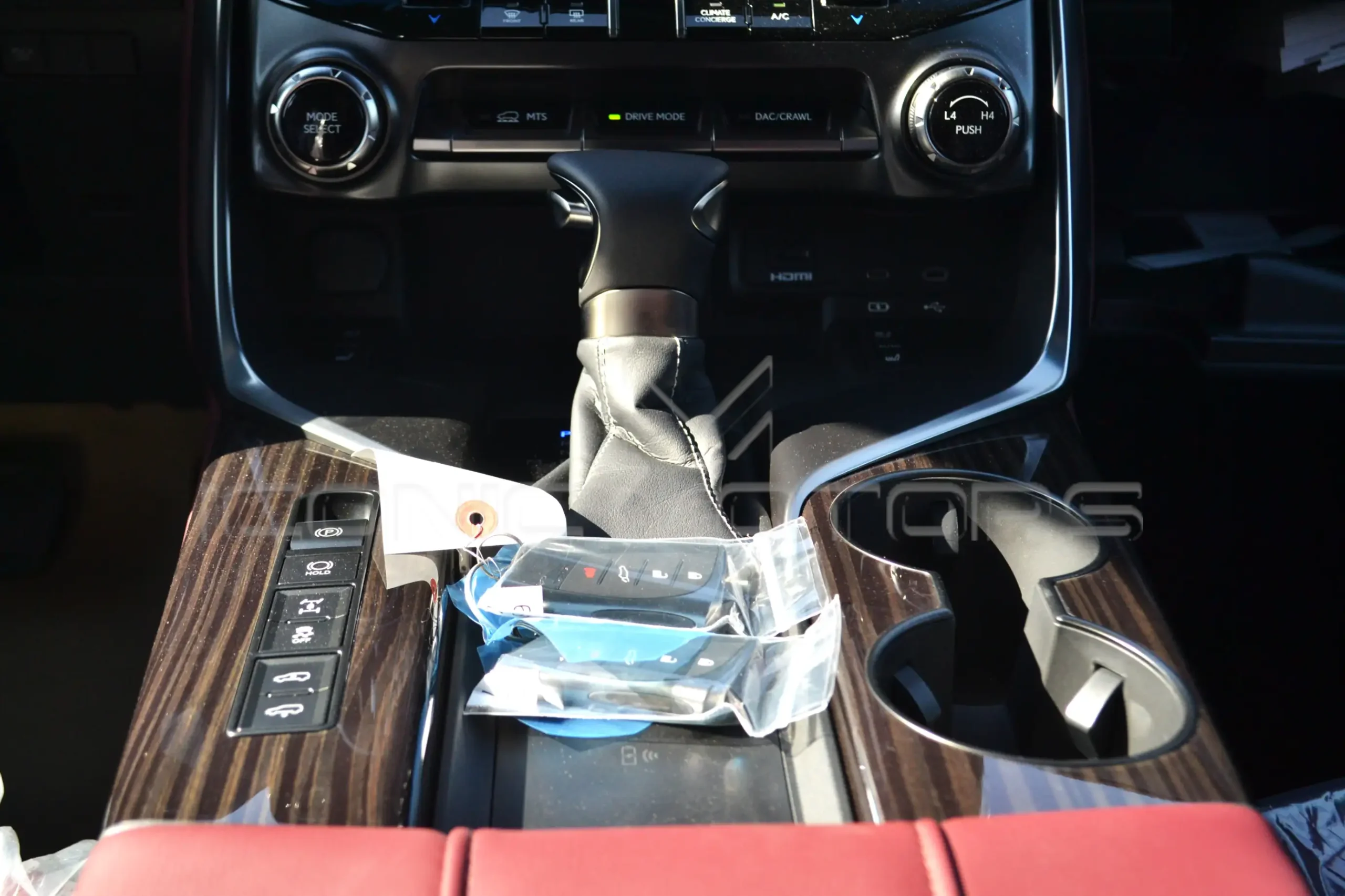 2026 LX600 3.5L  PETROL SIGNATURE 26LX600S