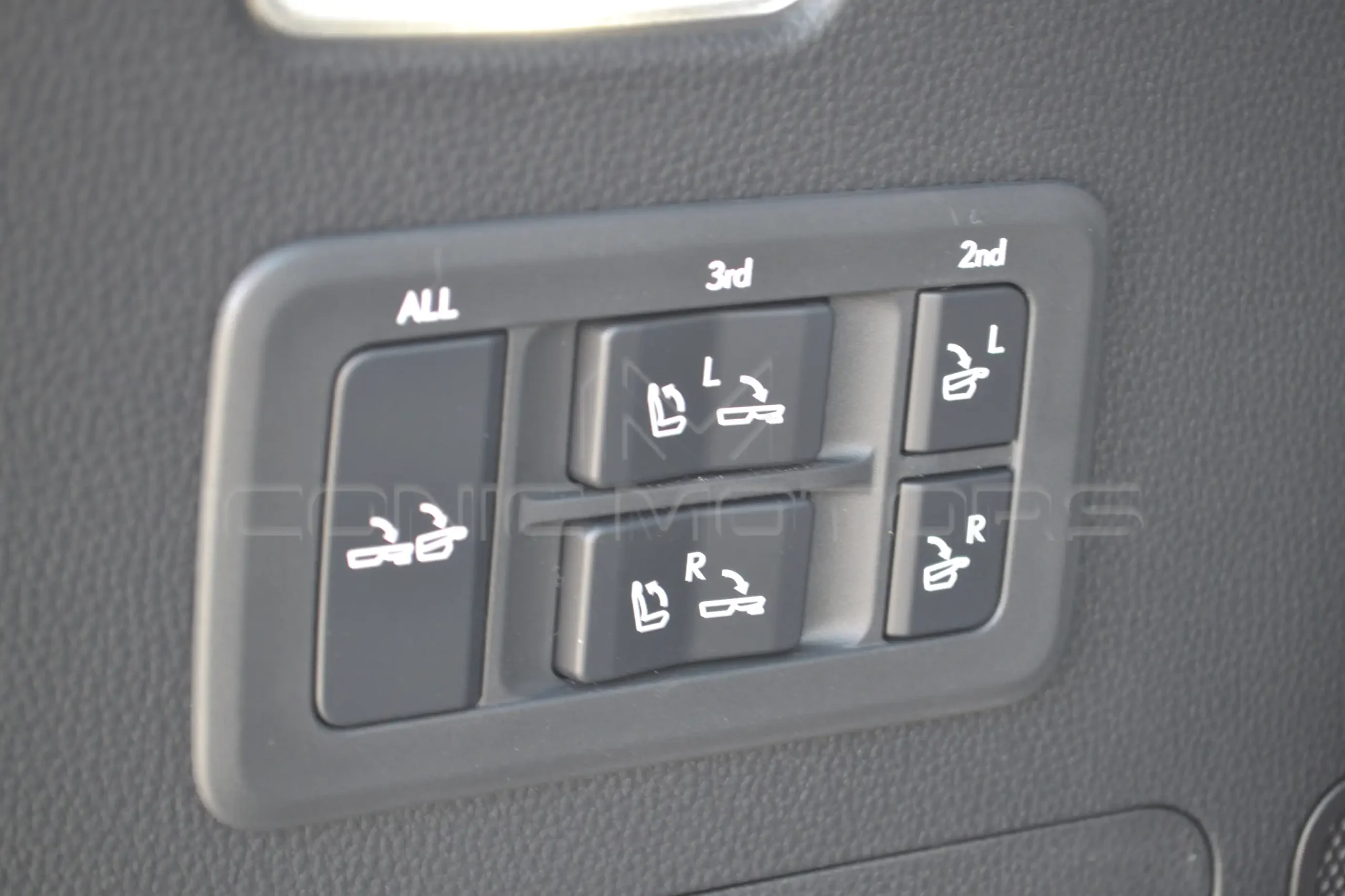 2026 LX600 3.5L  PETROL SIGNATURE 26LX600S