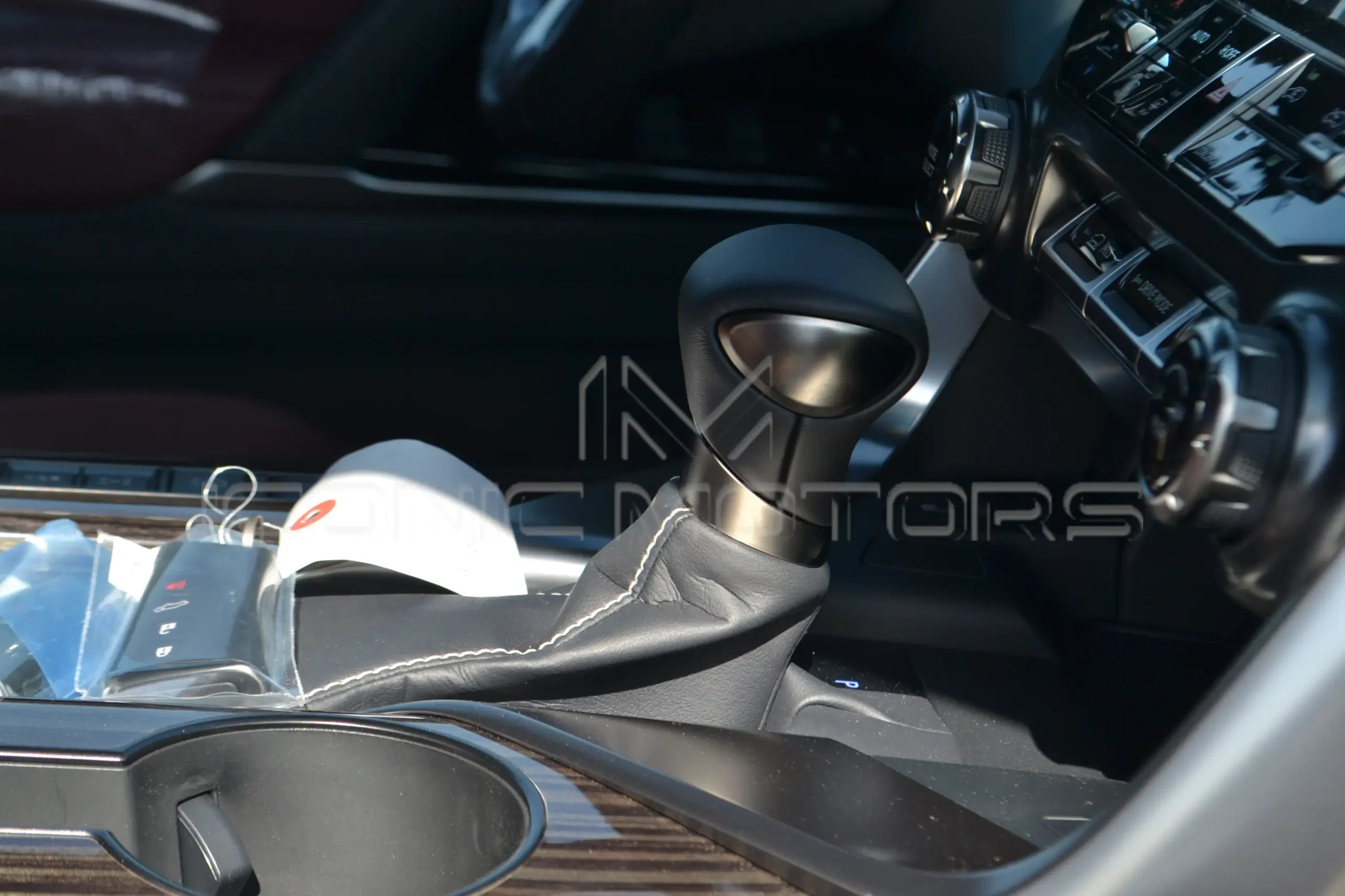 2026 LX600 3.5L  PETROL SIGNATURE 26LX600S