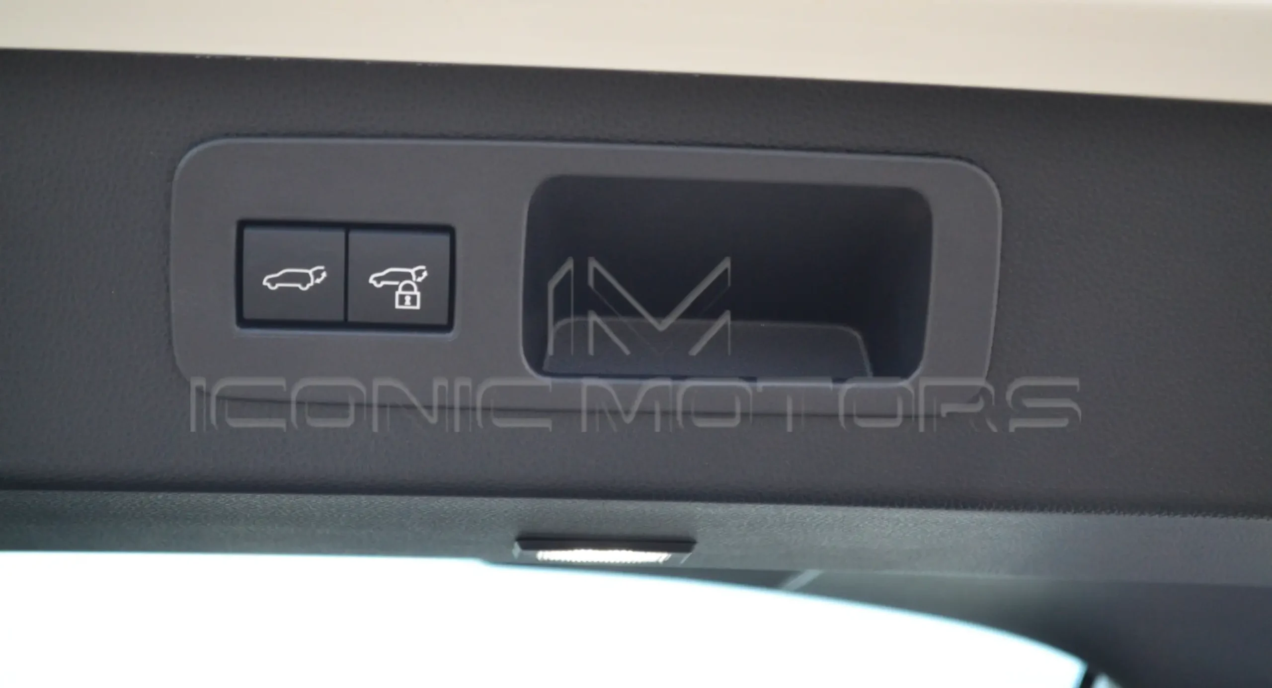 2026 LX600 3.5L  PETROL SIGNATURE 26LX600S