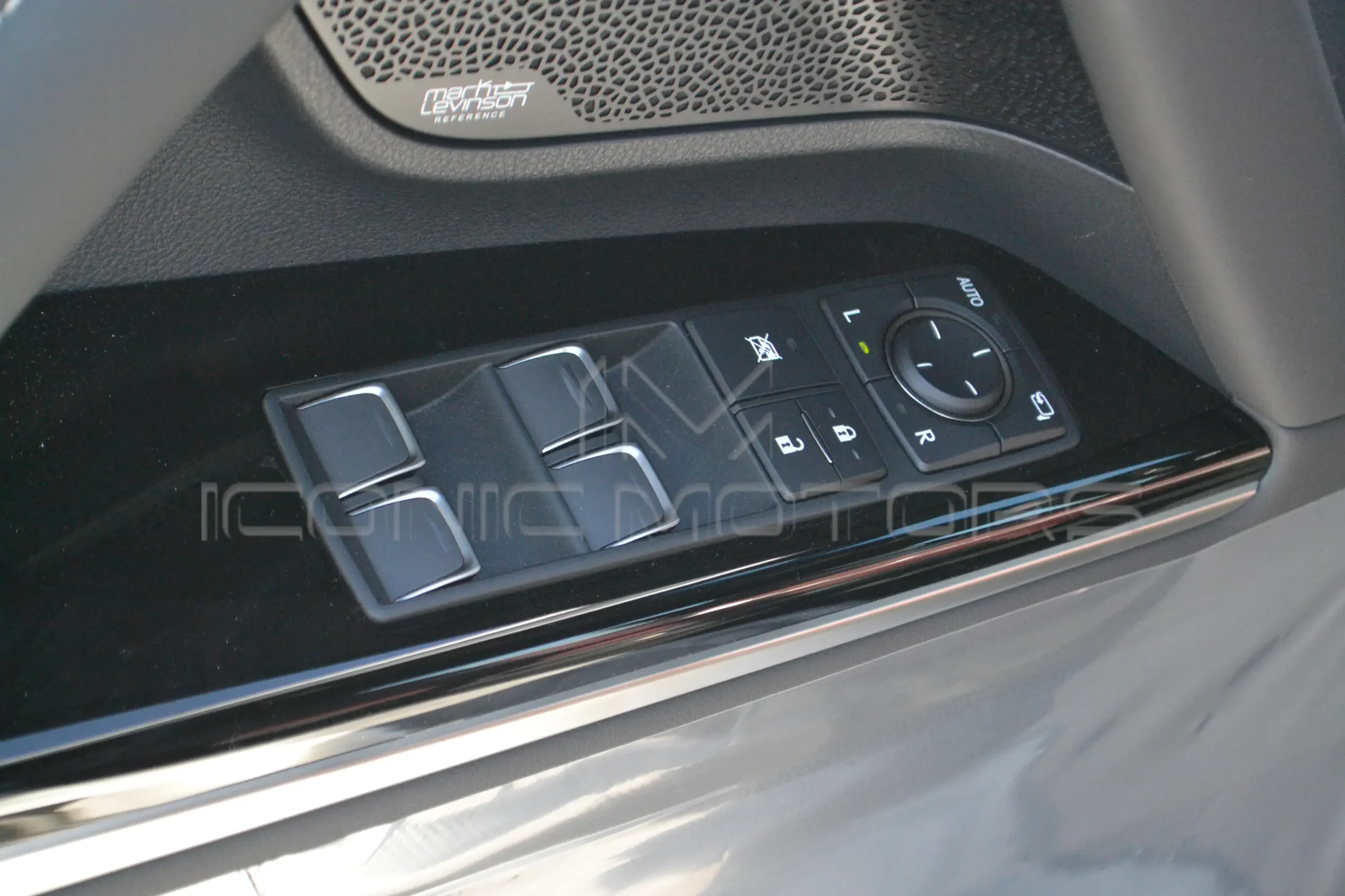 2026 LX600 3.5L  PETROL SIGNATURE 26LX600S